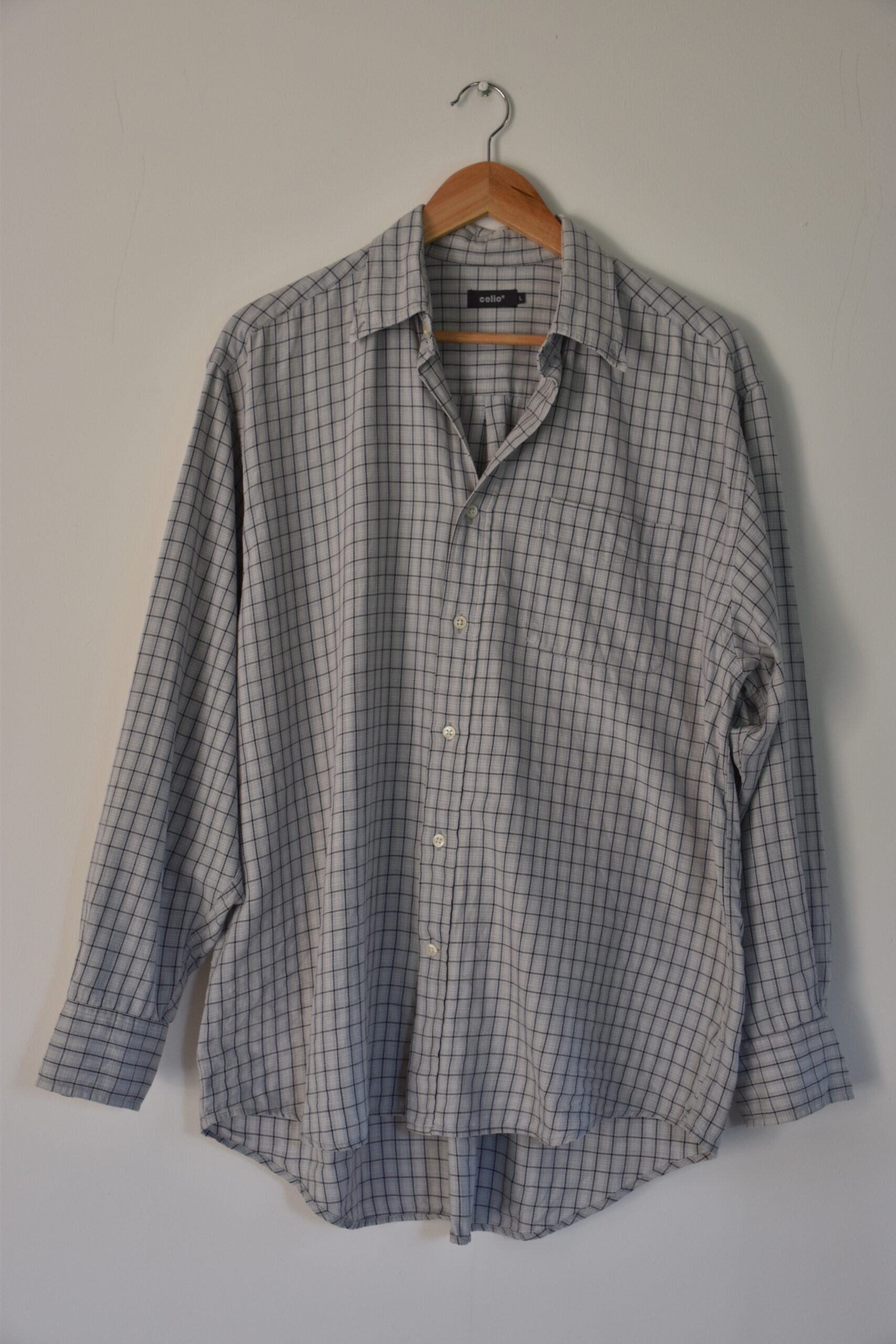 Chemise grise à petits carreaux
