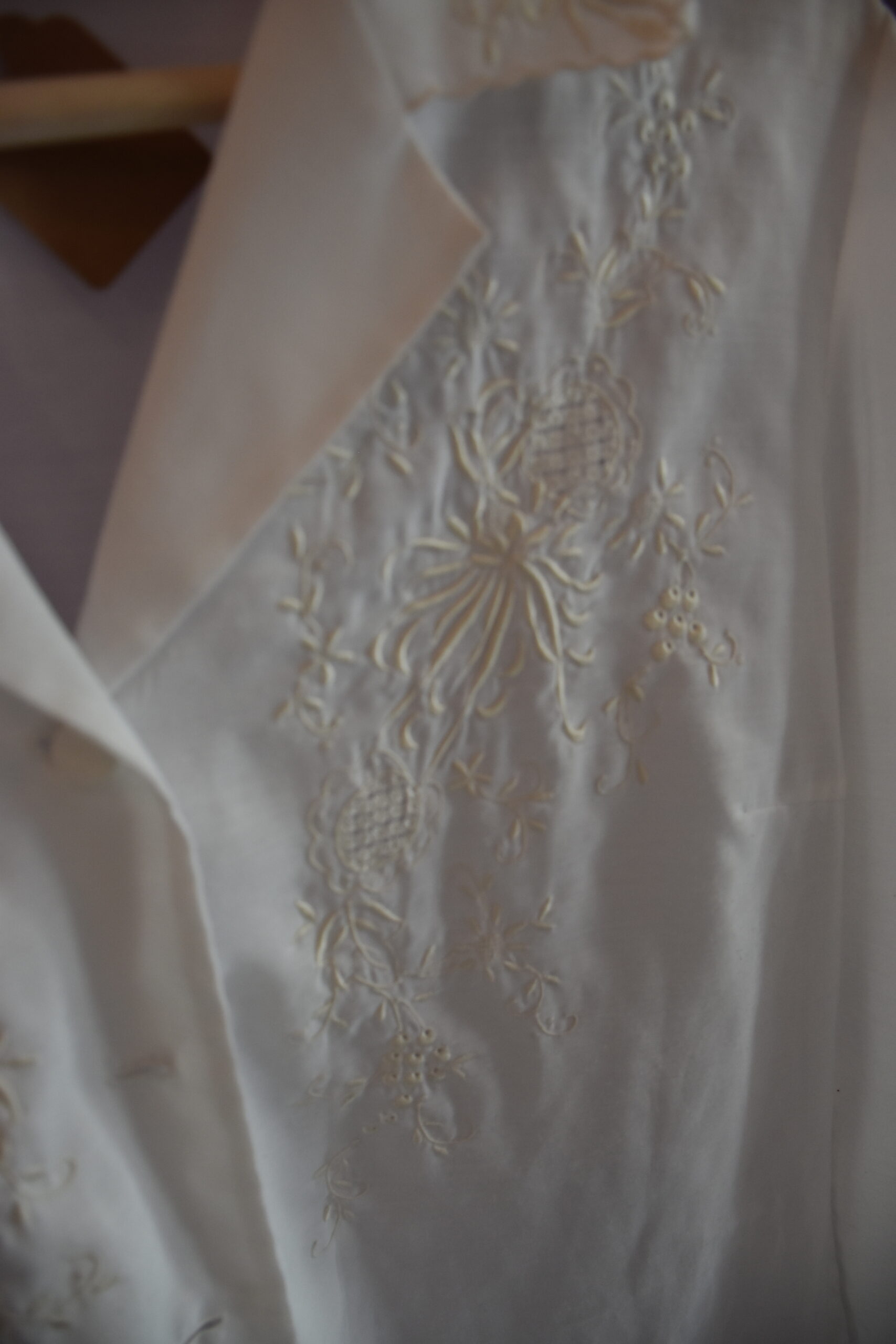 Chemise brodée blanche