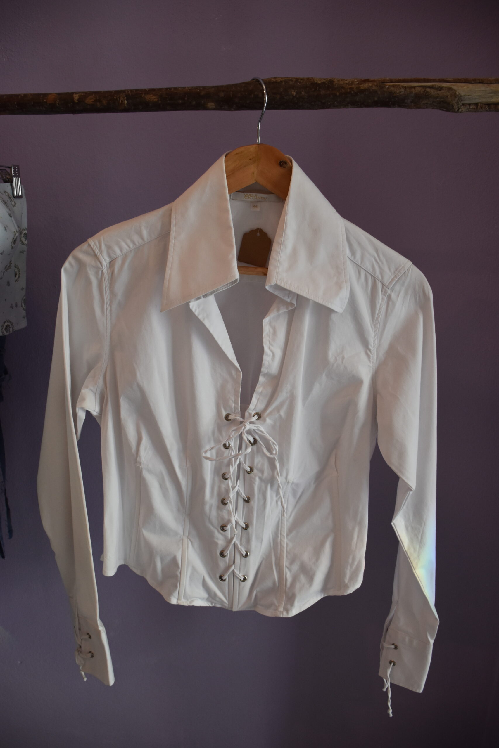 Chemise blanche avec laçage