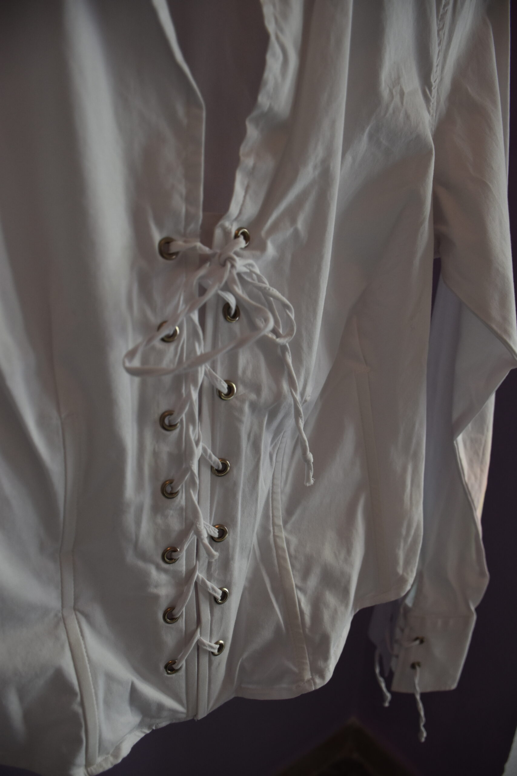 Chemise blanche avec laçage